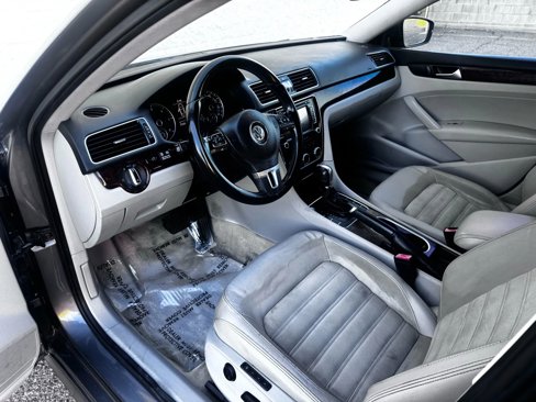 Used 2013 Volkswagen Passat TDI SEL Premium image 11