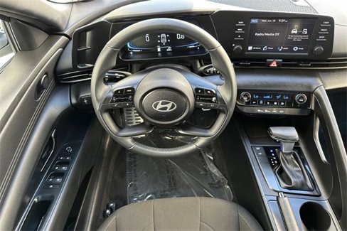 Certified 2025 Hyundai Elantra Sport image 15
