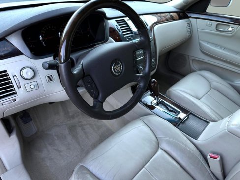 Used 2011 Cadillac DTS Luxury image 34