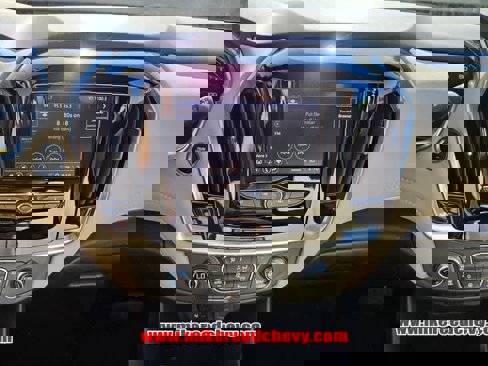 Used 2022 Chevrolet Traverse LS image 17
