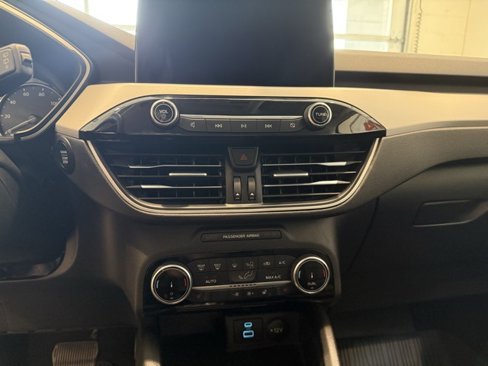 Used 2022 Ford Escape SEL image 16