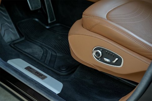 Used 2023 Aston Martin DBX image 34