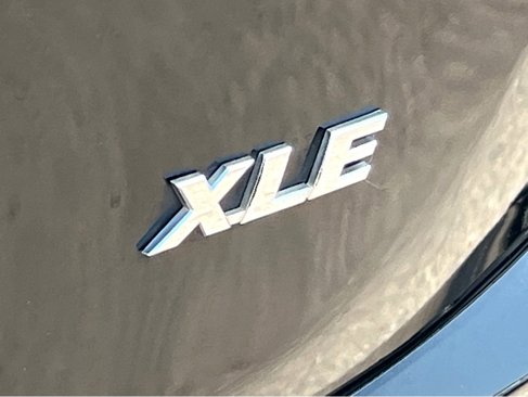Used 2018 Toyota RAV4 XLE w/ Plus Extra Value Package image 23