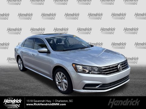 Used 2018 Volkswagen Passat 2.0T SE image 1