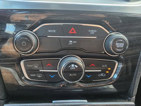 Used 2019 Chrysler 300 Touring w/ Sport Appearance Package image 17