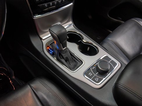 Used 2019 Jeep Grand Cherokee Limited image 11