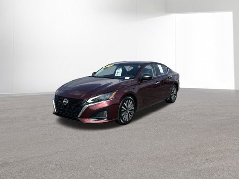 Used 2024 Nissan Altima 2.5 SV image 2