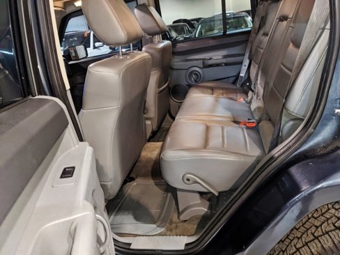 Used 2007 Jeep Commander Sport image 19