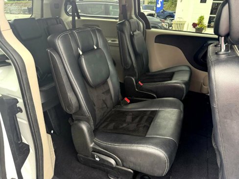 Used 2017 Dodge Grand Caravan SXT image 13