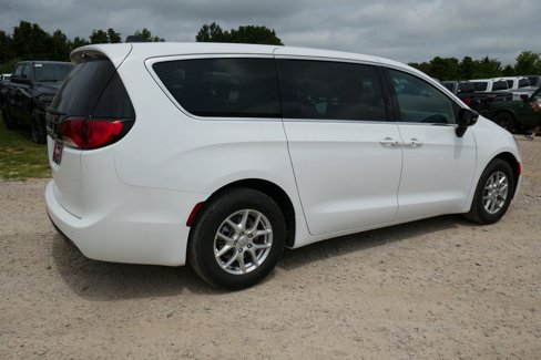 New 2025 Chrysler Voyager LX image 4