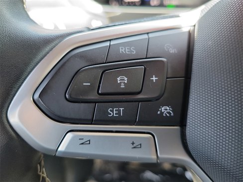 Used 2022 Volkswagen Tiguan SE image 10