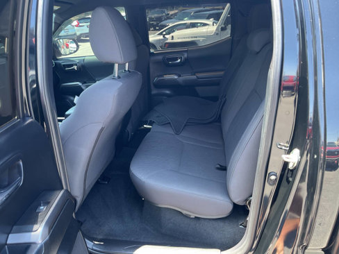 Used 2018 Toyota Tacoma TRD Off-Road image 21