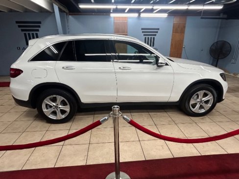 Used 2018 Mercedes-Benz GLC 300 4MATIC image 5