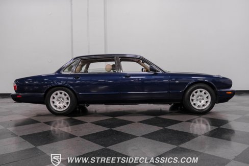 Used 1999 Jaguar XJ8 image 11