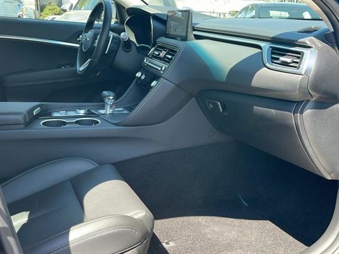 Used 2025 Genesis G70 2.5T image 31