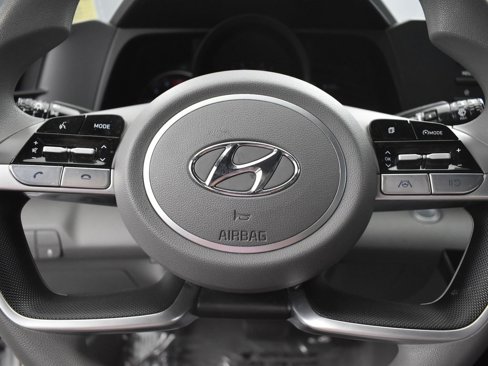 Used 2023 Hyundai Elantra SEL image 29