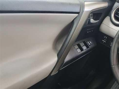 Used 2015 Toyota RAV4 Limited image 32