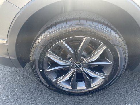 Certified 2022 Volkswagen Tiguan SE w/ Panoramic Sunroof Package image 10