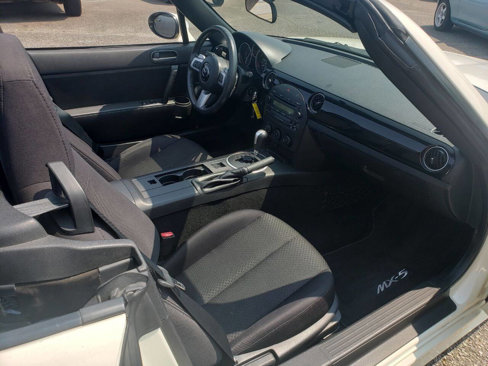 Used 2006 MAZDA MX-5 Miata Sport w/ Appearance Pkg image 10