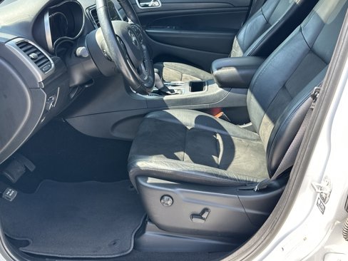 Used 2021 Jeep Grand Cherokee Laredo X image 9