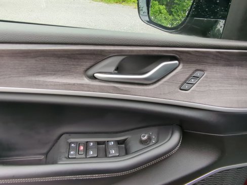 Used 2022 Jeep Grand Cherokee L Limited image 9