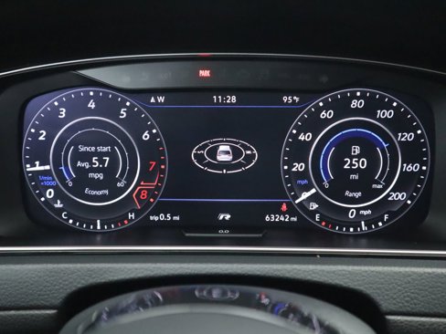 Used 2018 Volkswagen Golf R 4-Door image 35