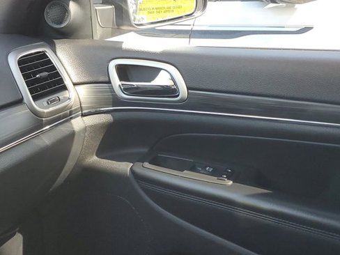 Used 2021 Jeep Grand Cherokee Limited image 28