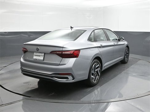 Certified 2022 Volkswagen Jetta SEL image 11