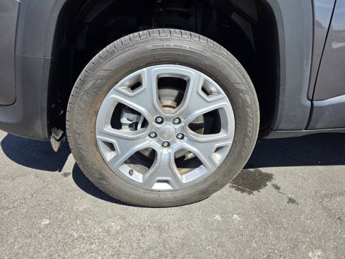 Used 2019 Jeep Renegade Latitude w/ Cold Weather Group image 9
