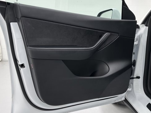 Used 2021 Tesla Model Y Long Range image 21