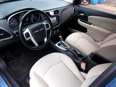 Used 2011 Chrysler 200 Touring image 26