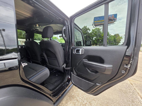 Used 2021 Jeep Wrangler Islander image 32