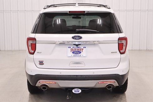 Used 2017 Ford Explorer XLT image 8