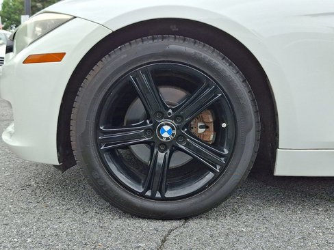 Used 2014 BMW 320i xDrive Sedan image 9