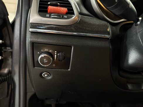 Used 2018 Jeep Grand Cherokee Limited image 15