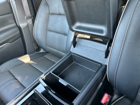 Used 2024 Chevrolet Traverse RS image 16