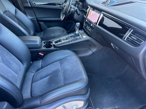 Used 2021 Porsche Macan S image 17