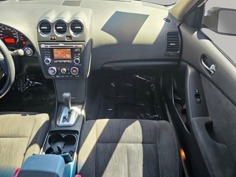 Used 2010 Nissan Altima 2.5 S w/ Premium Audio Pkg image 4