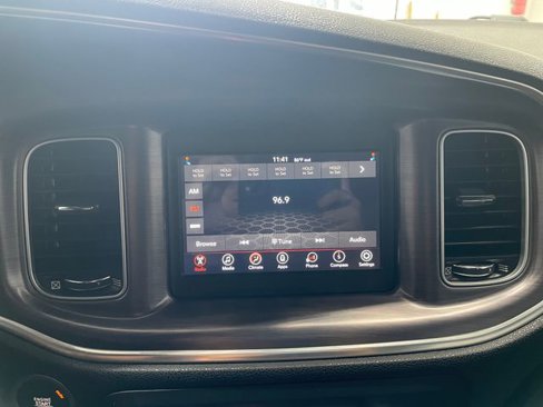 Used 2018 Dodge Charger SXT image 27