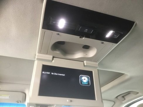Used 2018 Chevrolet Suburban Premier image 19