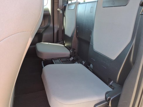 Used 2016 Toyota Tacoma SR image 13
