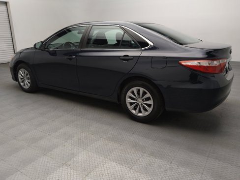 Used 2016 Toyota Camry LE image 3