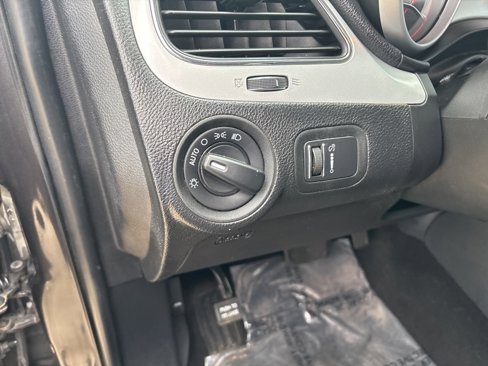 Used 2019 Dodge Journey SE image 17