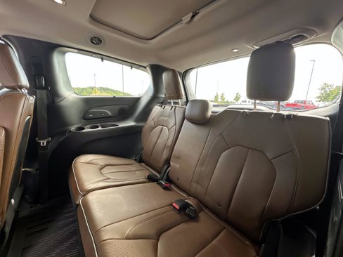 Used 2019 Chrysler Pacifica Limited w/ Tire & Wheel Group image 15