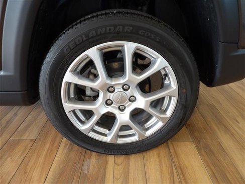 Used 2022 Jeep Compass Latitude image 9