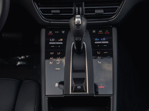 Certified 2025 Porsche Macan image 36