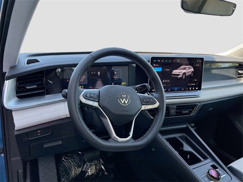 New 2025 Volkswagen Tiguan SE image 9