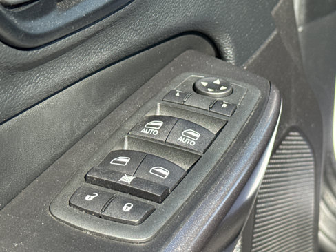 Used 2020 Jeep Cherokee Latitude w/ Mobile Office Group image 17