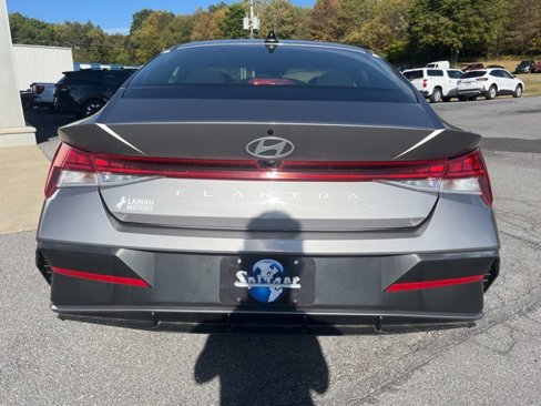 Used 2025 Hyundai Elantra SEL image 5