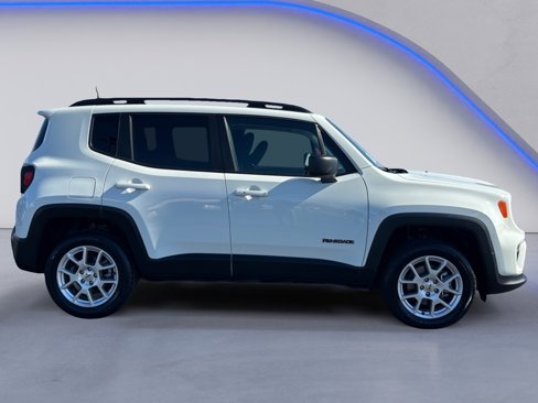 Used 2022 Jeep Renegade Latitude image 10